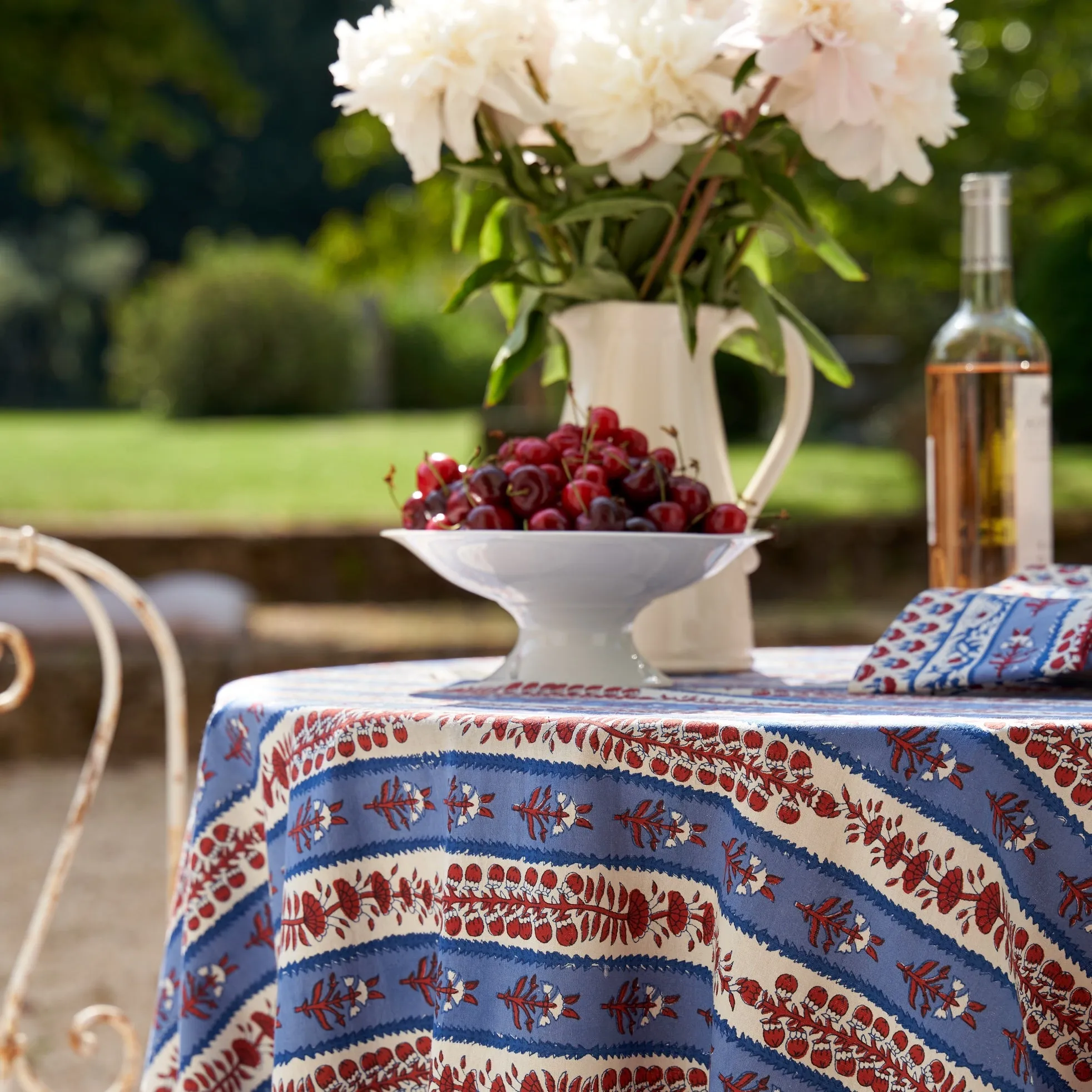 French Tablecloth Avignon Red & Blue