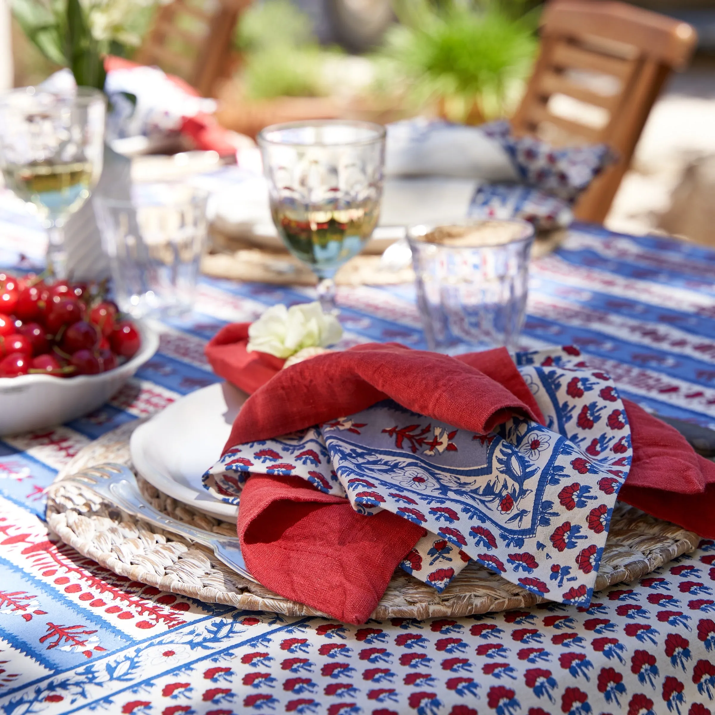 French Tablecloth Avignon Red & Blue